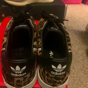 Adidas leopard shoes. Size 9 women’s, runs big